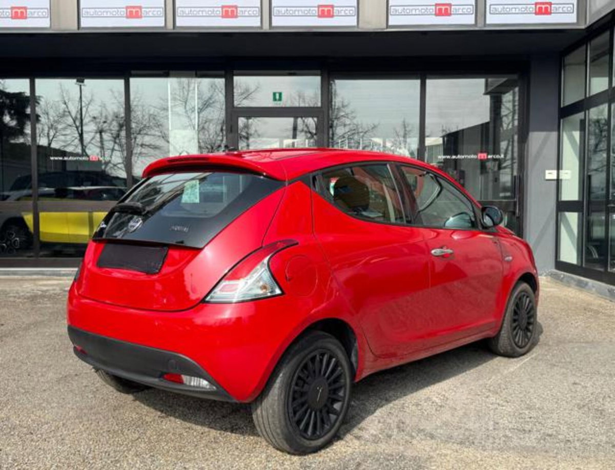 Lancia Ypsilon 1.0 FireFly 5 porte S&S Hybrid Silver Plus (4)