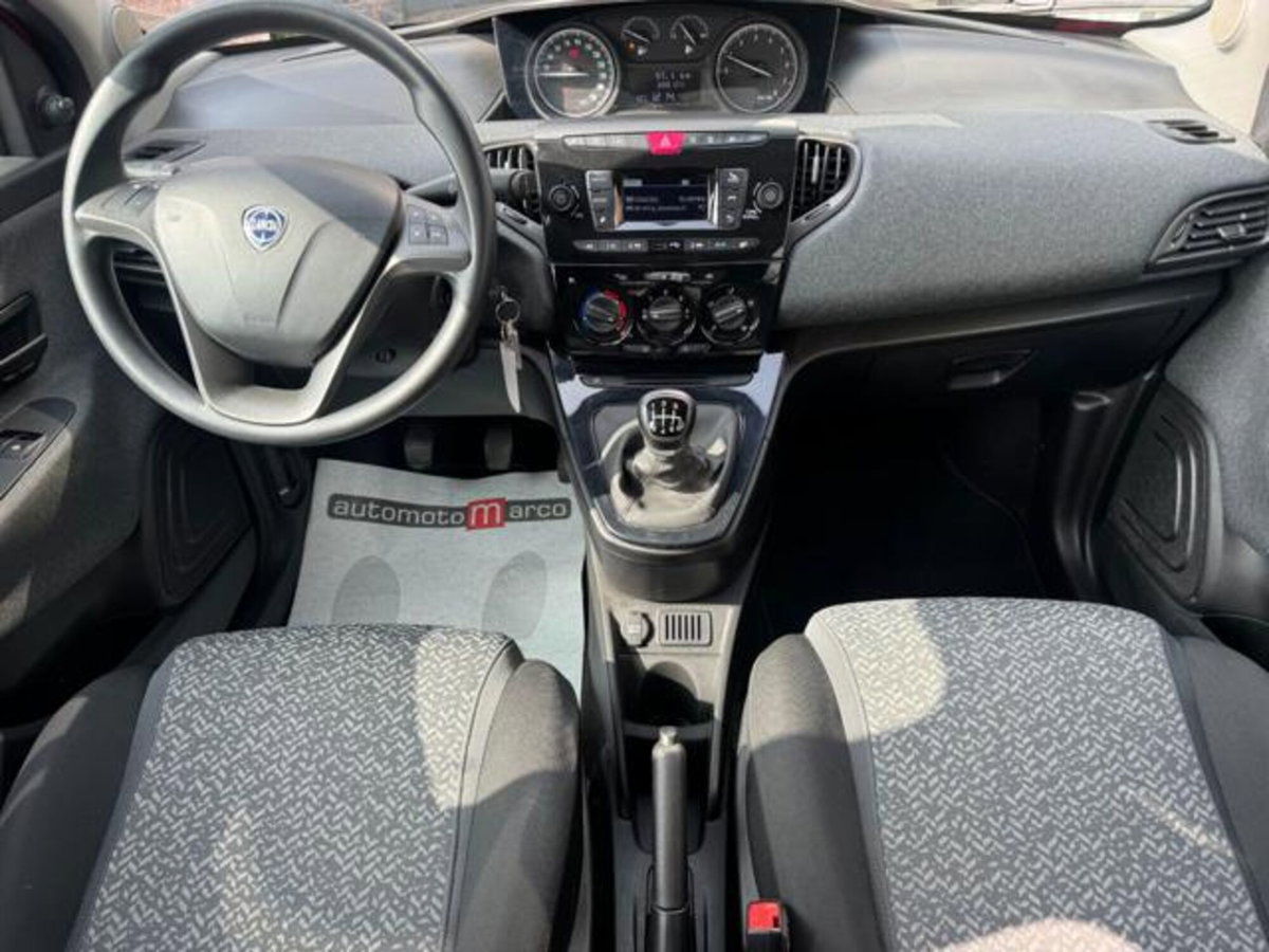 Lancia Ypsilon 1.0 FireFly 5 porte S&S Hybrid Silver Plus (7)