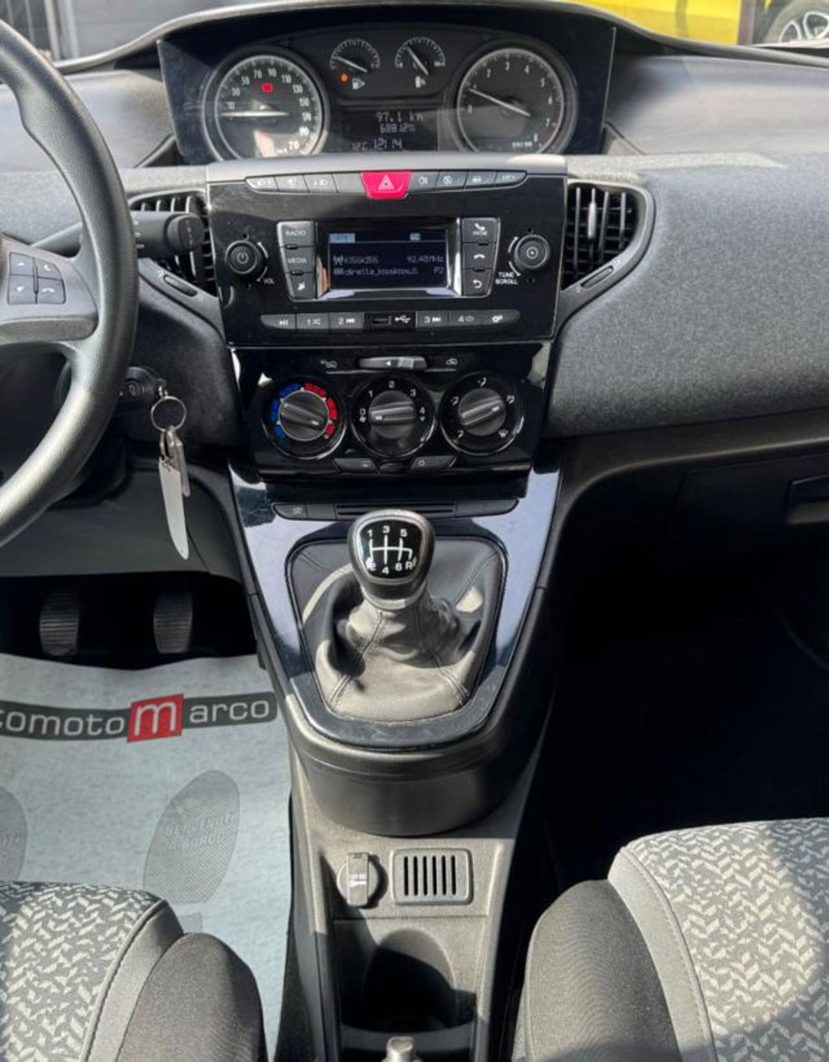 Lancia Ypsilon 1.0 FireFly 5 porte S&S Hybrid Silver Plus (9)