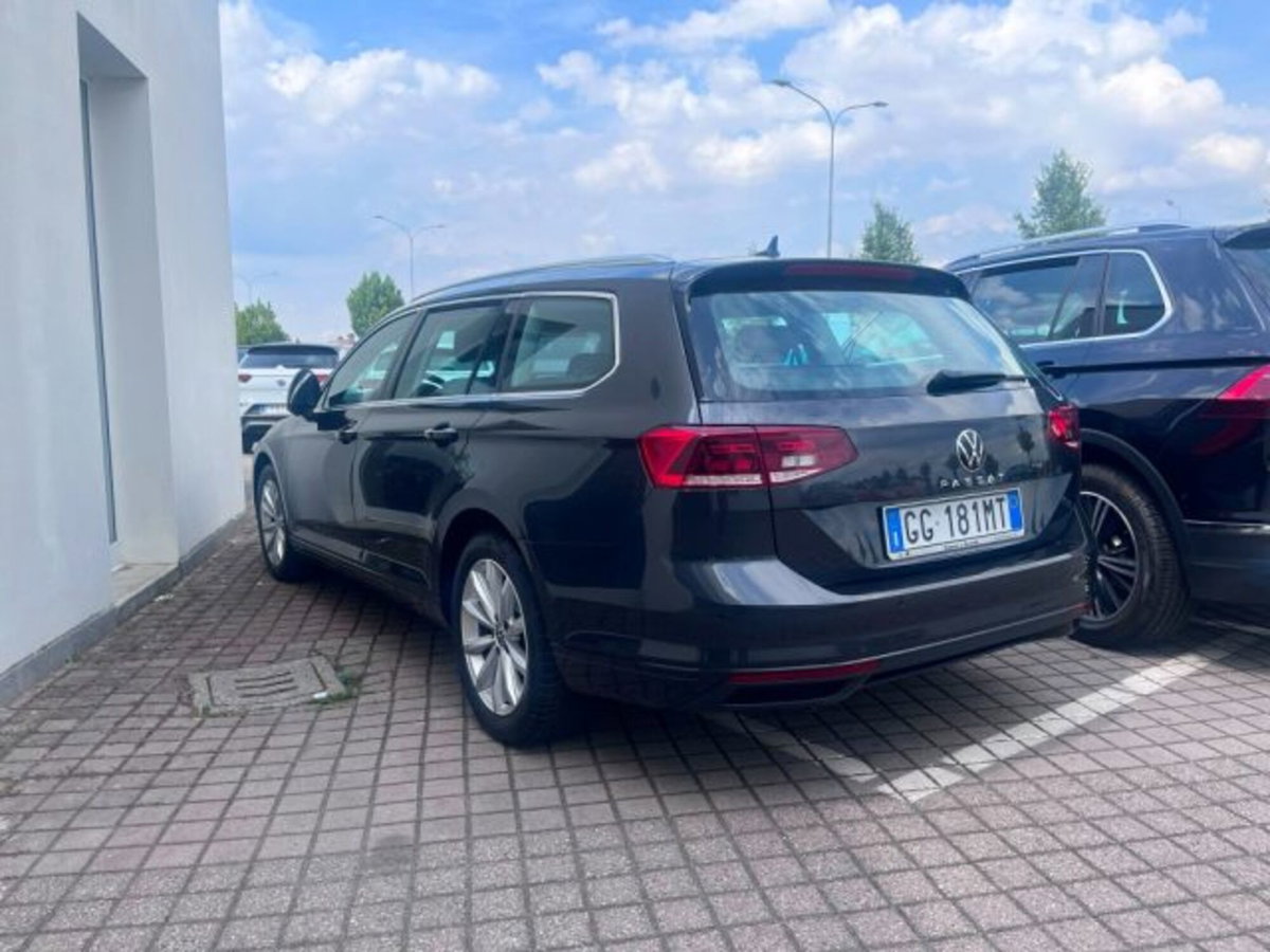 Volkswagen Passat Variant 2.0 TDI SCR EVO DSG Executive (2)