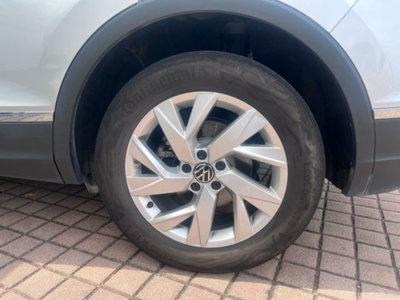 Volkswagen Tiguan 2.0 TDI 150 CV SCR DSG 4MOTION R-Line (10)