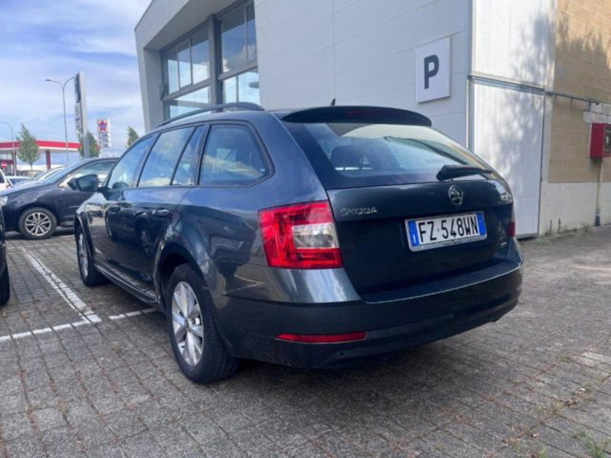 Skoda Octavia Station Wagon 1.5 G-TEC DSG Wagon Style (4)