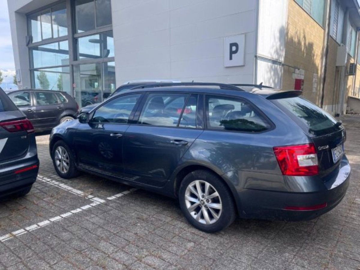 Skoda Octavia Station Wagon 1.5 G-TEC DSG Wagon Style (5)