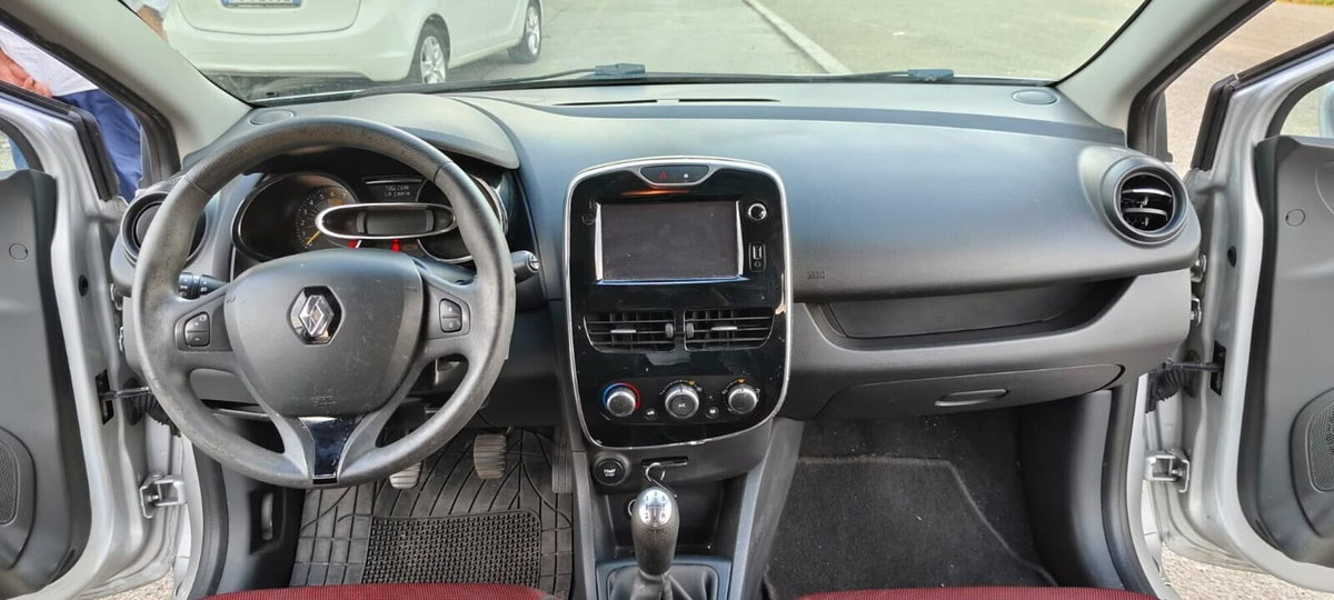 Renault Clio 1.2 75CV 5 porte Costume National (10)