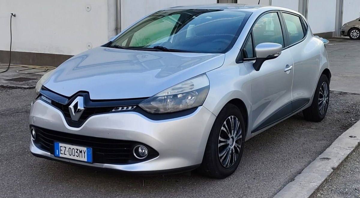 Renault Clio 1.2 75CV 5 porte Costume National (11)