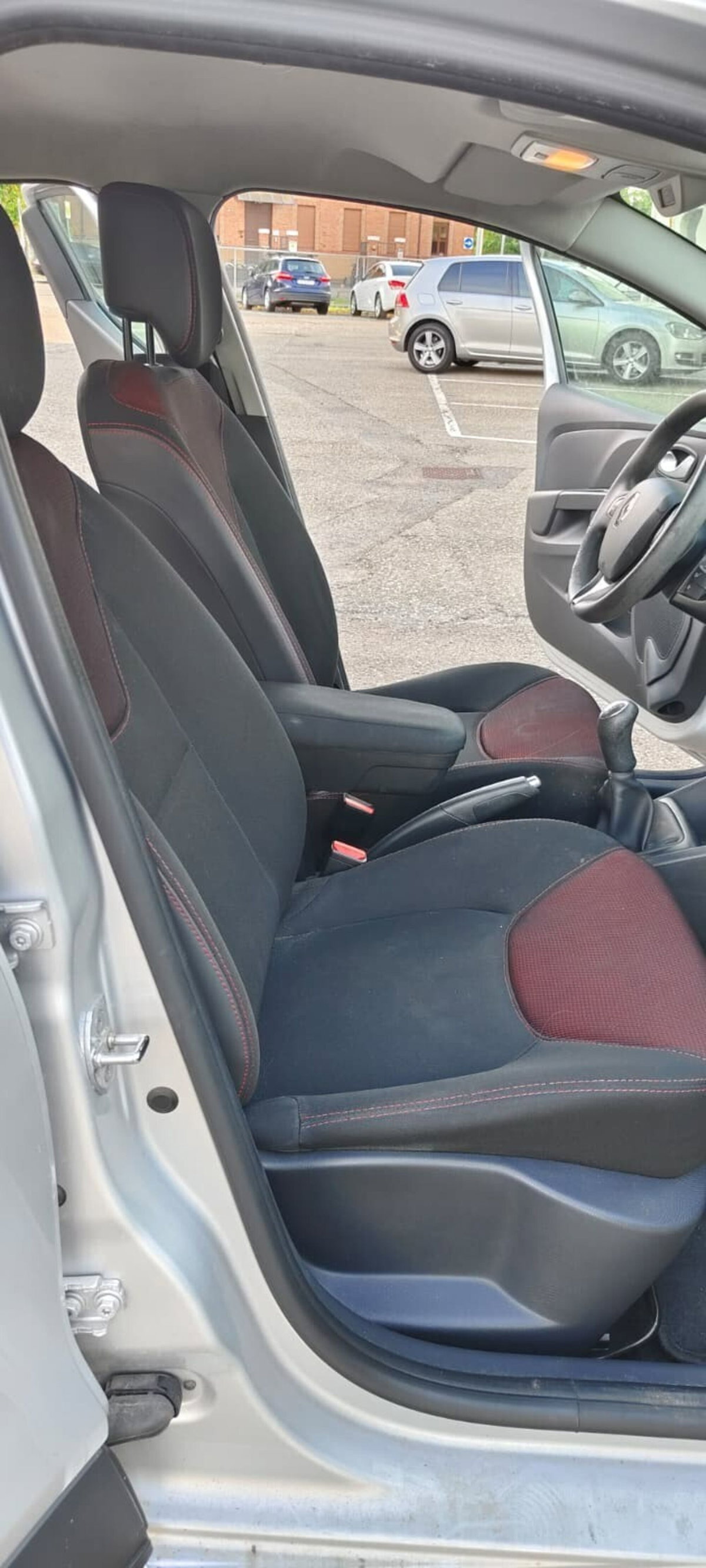 Renault Clio 1.2 75CV 5 porte Costume National (12)