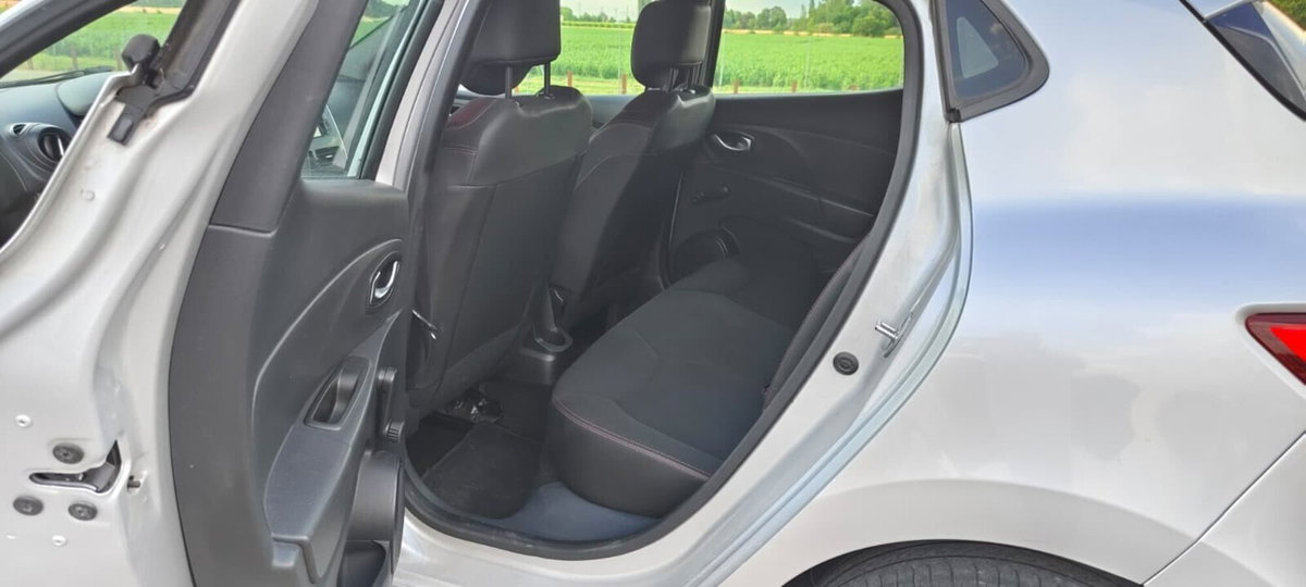 Renault Clio 1.2 75CV 5 porte Costume National (16)