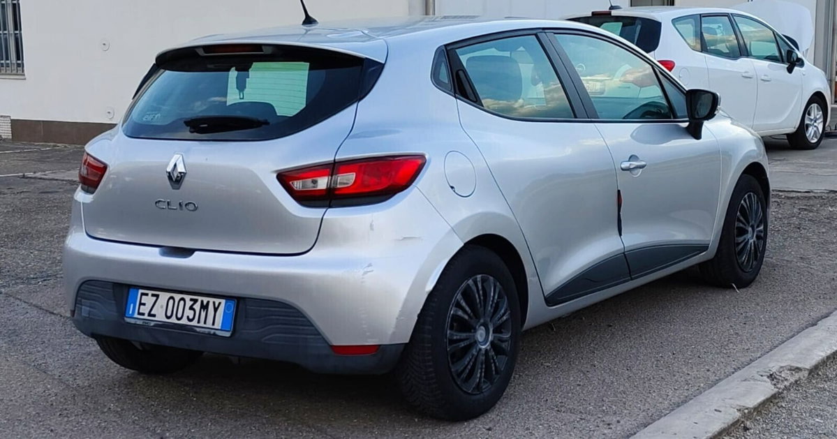 Renault Clio 1.2 75CV 5 porte Costume National (17)
