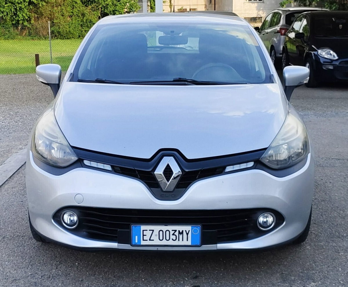 Renault Clio 1.2 75CV 5 porte Costume National (18)