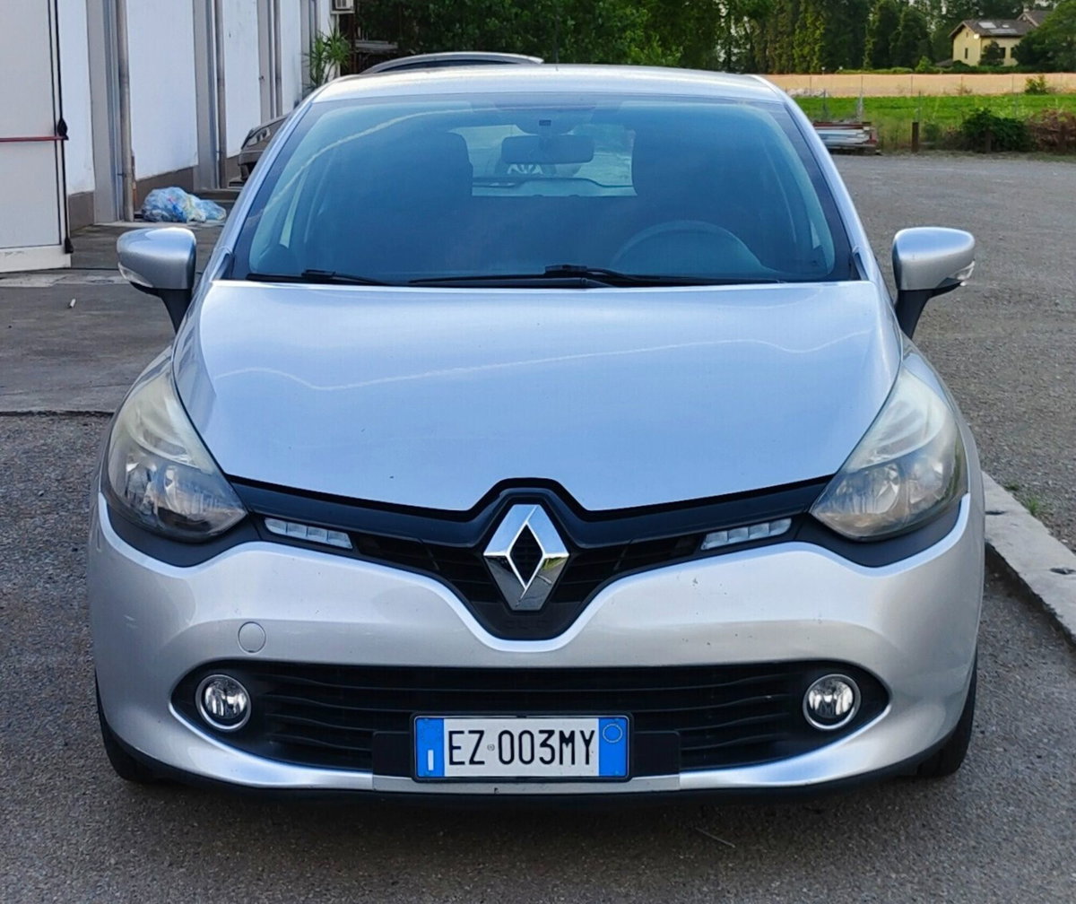Renault Clio 1.2 75CV 5 porte Costume National (3)