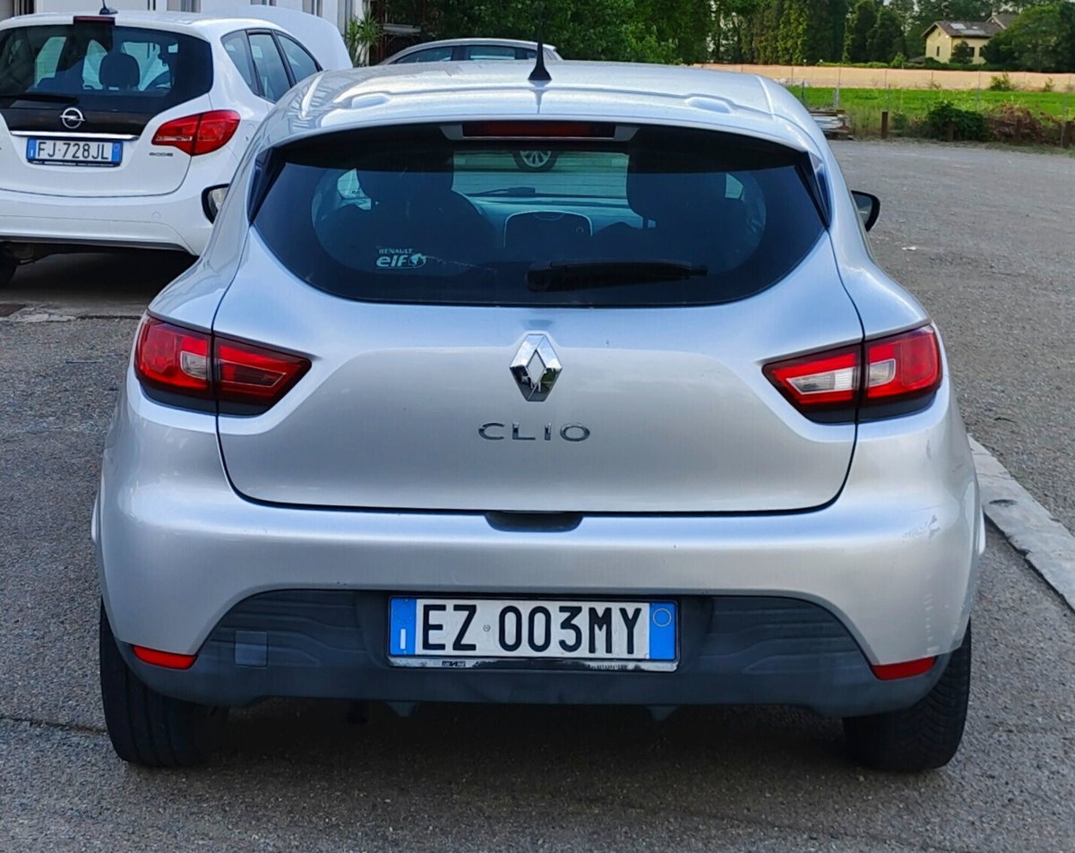 Renault Clio 1.2 75CV 5 porte Costume National (4)