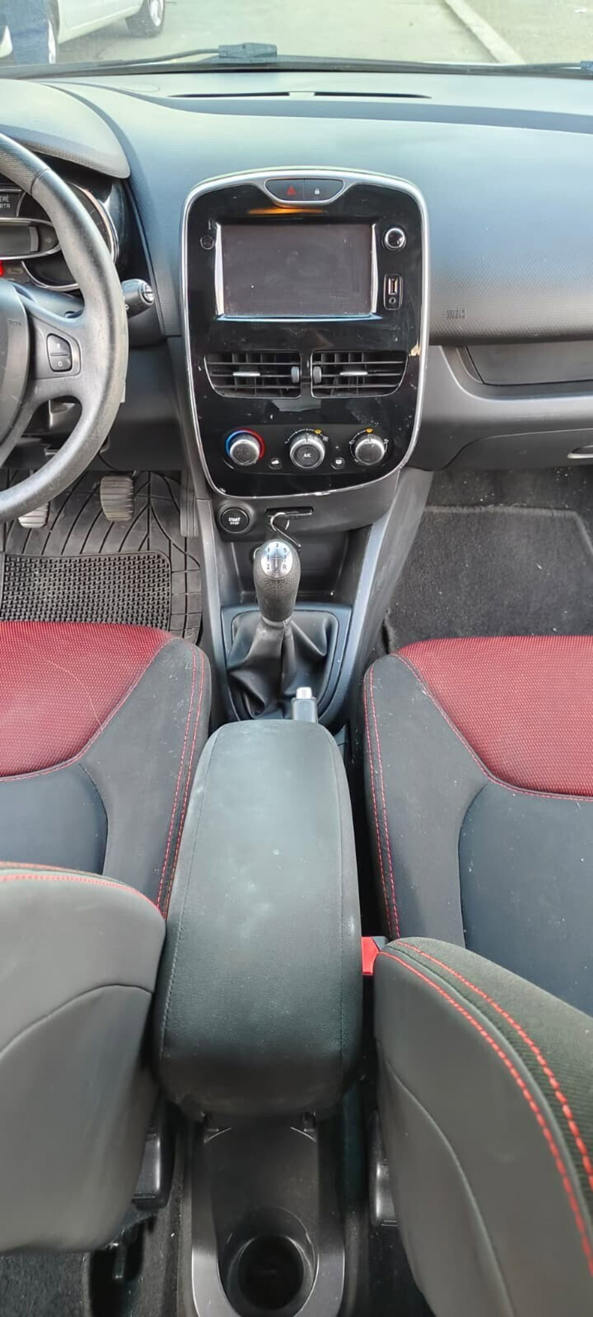 Renault Clio 1.2 75CV 5 porte Costume National (9)