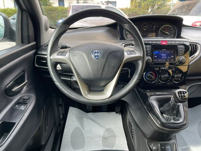 Lancia Ypsilon 1.2 69 CV 5 porte GPL Ecochic Gold (12)
