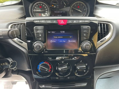 Lancia Ypsilon 1.2 69 CV 5 porte GPL Ecochic Gold (14)