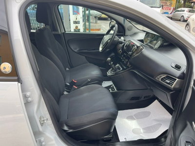 Lancia Ypsilon 1.2 69 CV 5 porte GPL Ecochic Gold (17)