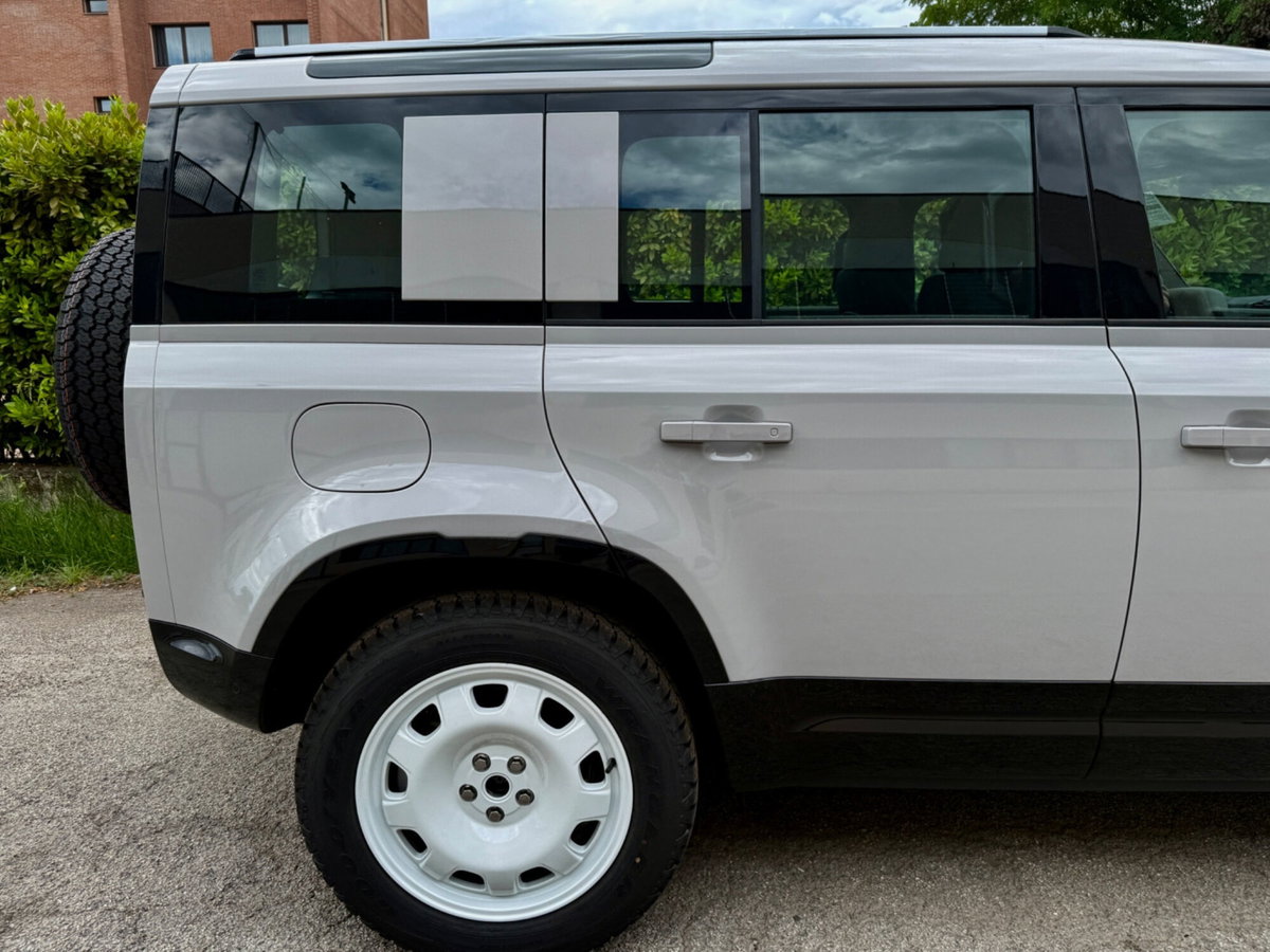 Land Rover Defender 110 3.0d i6 mhev X-Dynamic HSE awd 250cv auto (18)