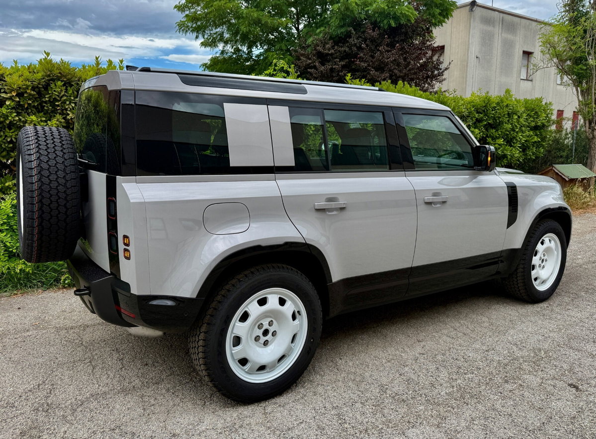 Land Rover Defender 110 3.0d i6 mhev X-Dynamic HSE awd 250cv auto (3)