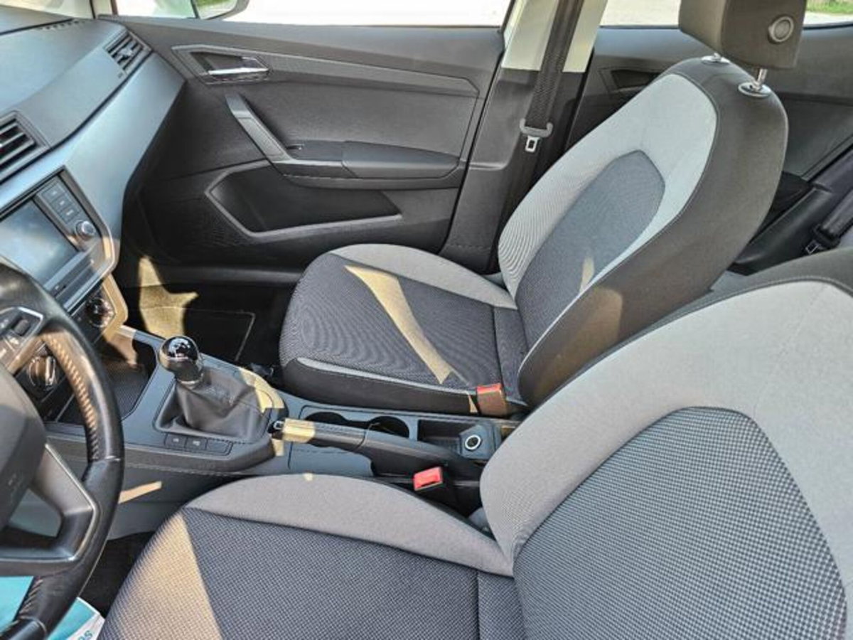 SEAT Ibiza 1.0 TGI 5 porte Business (10)