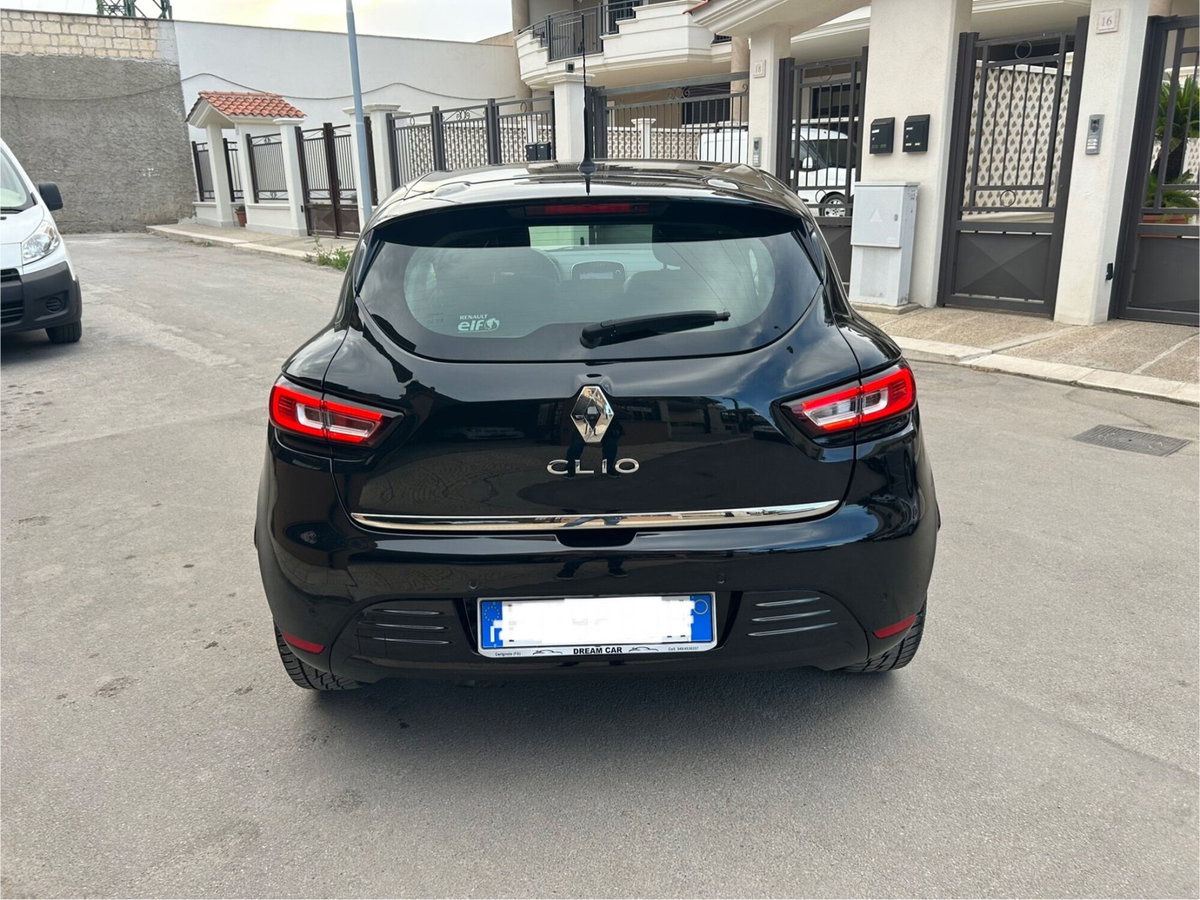 Renault Clio dCi 8V 75 CV 5 porte Moschino Zen (13)