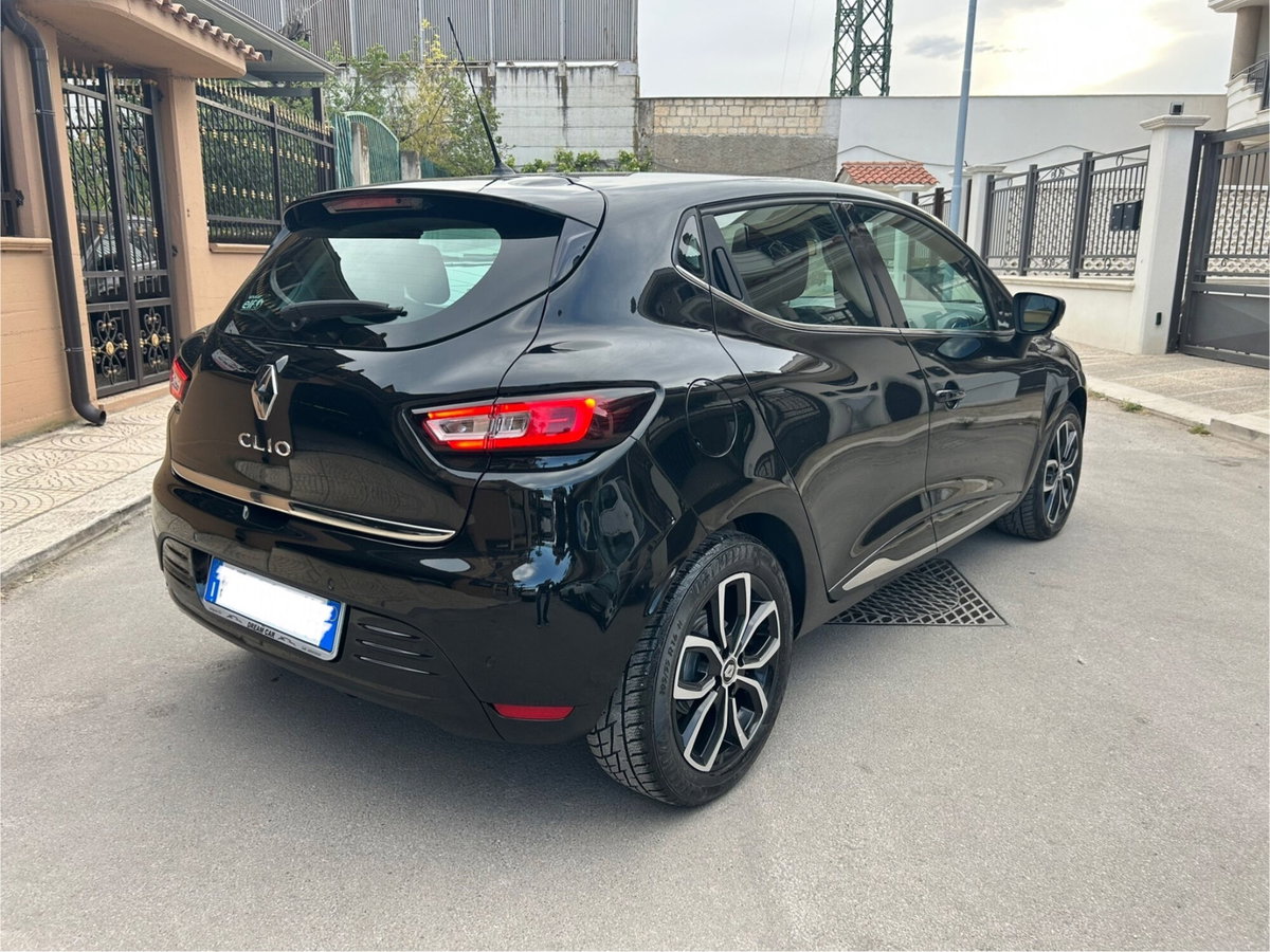 Renault Clio dCi 8V 75 CV 5 porte Moschino Zen (14)