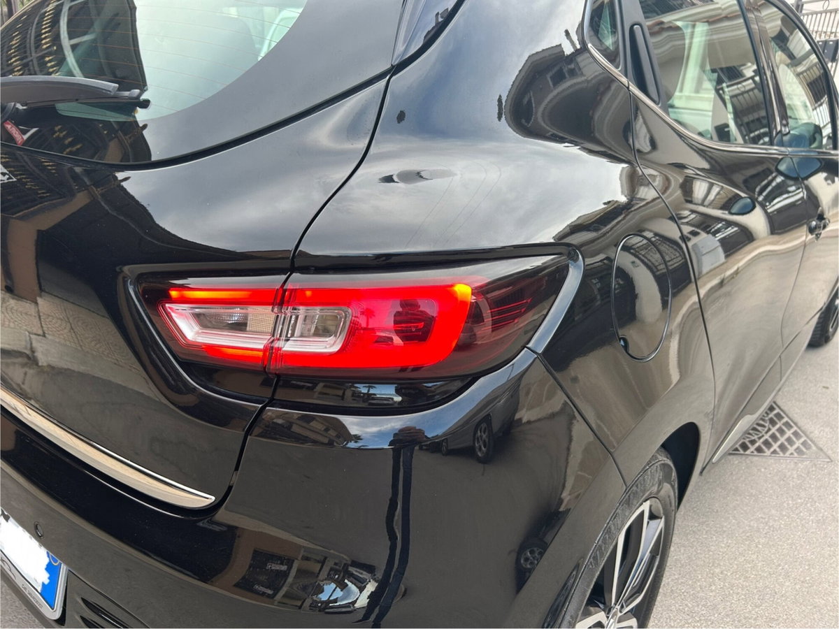 Renault Clio dCi 8V 75 CV 5 porte Moschino Zen (15)