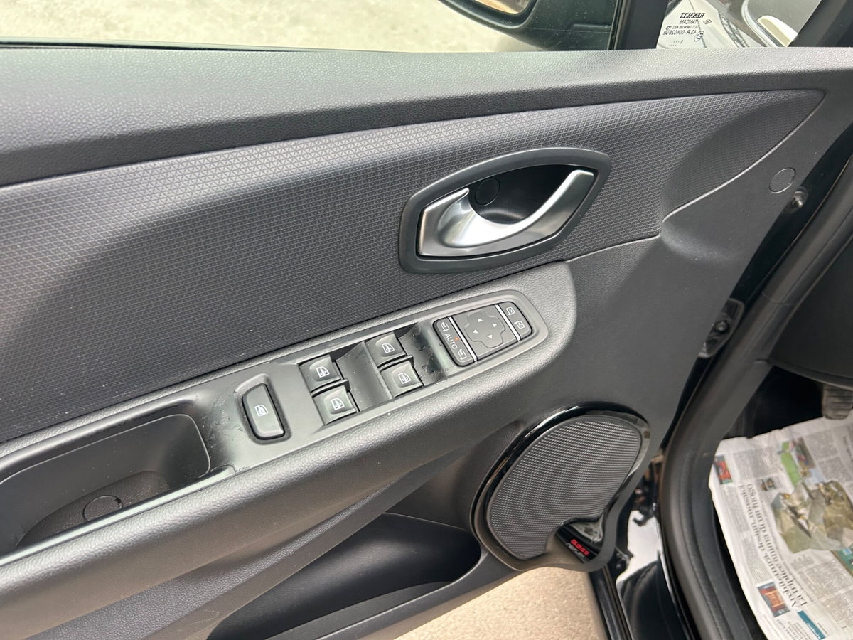 Renault Clio dCi 8V 75 CV 5 porte Moschino Zen (19)