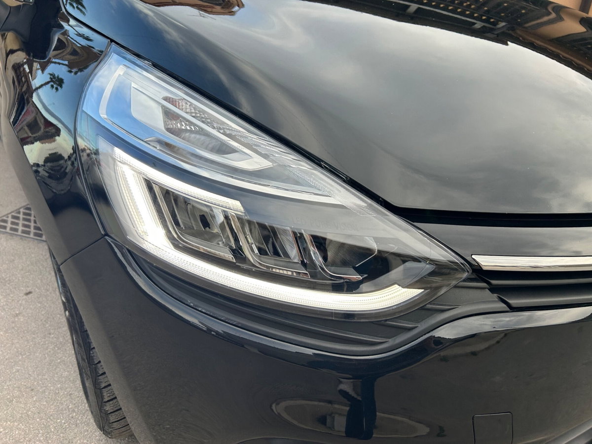 Renault Clio dCi 8V 75 CV 5 porte Moschino Zen (5)