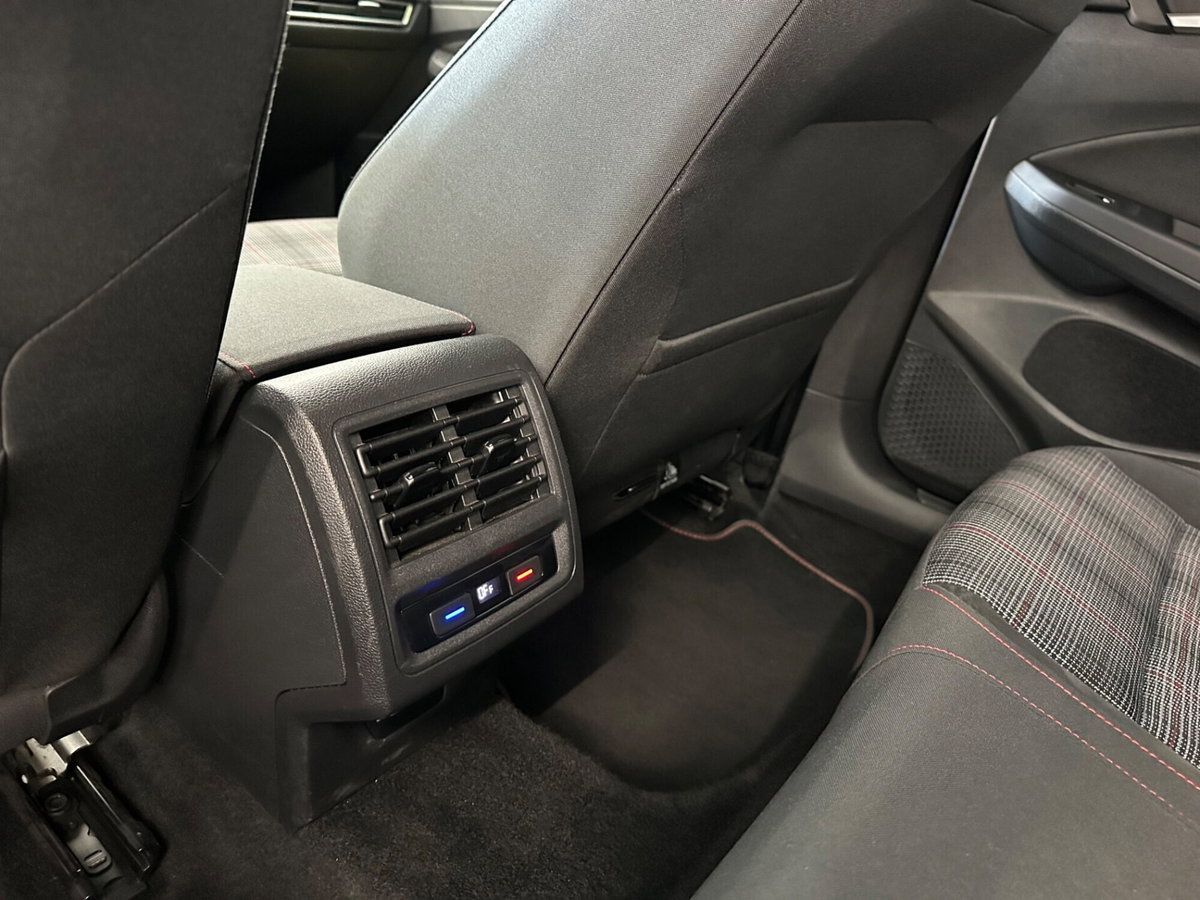 Volkswagen Golf 2.0 TSI GTI DSG (10)