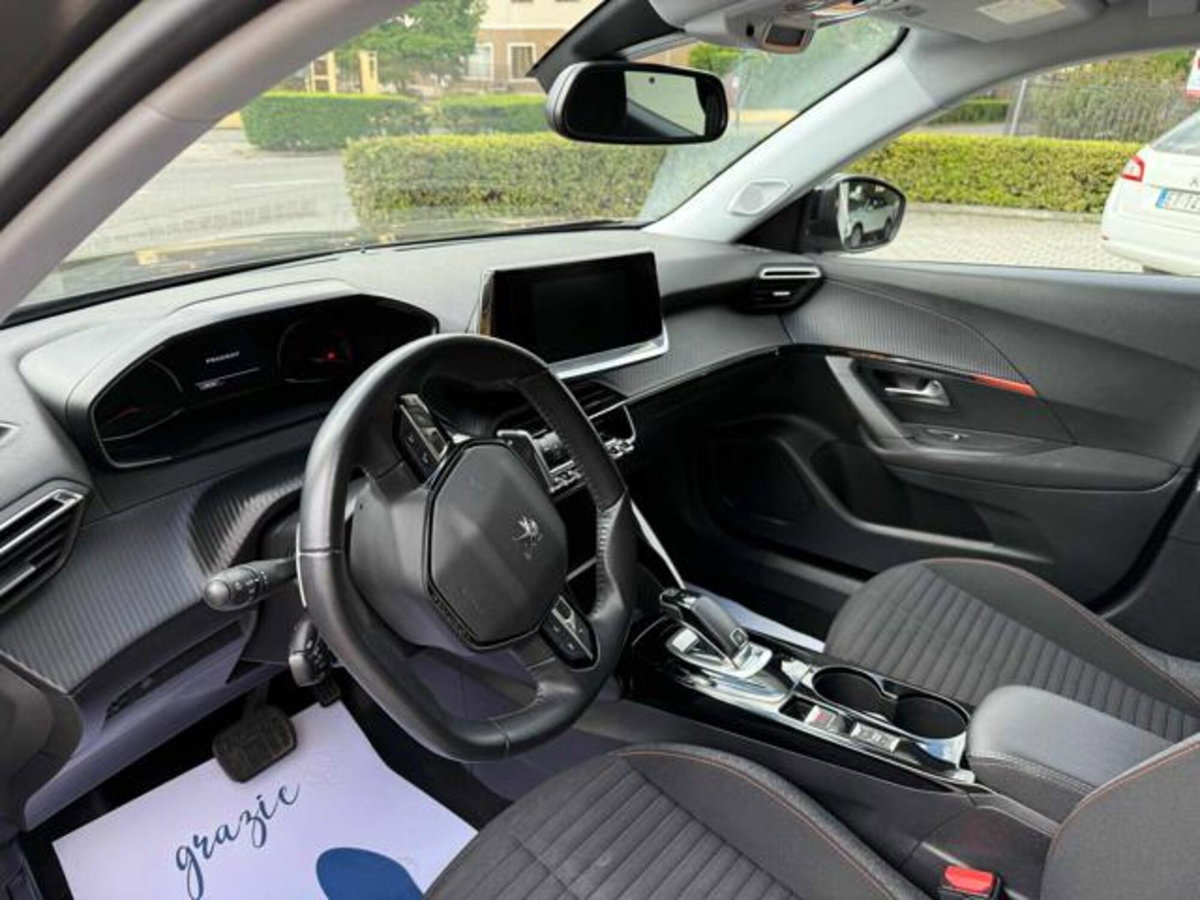 Peugeot 2008 PureTech 130 S&S EAT8 Allure Pack (11)