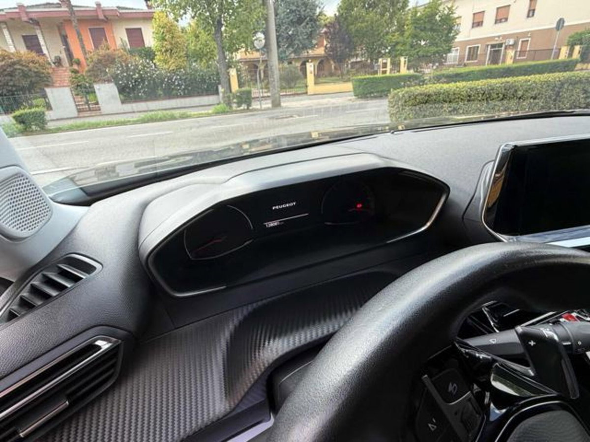 Peugeot 2008 PureTech 130 S&S EAT8 Allure Pack (13)