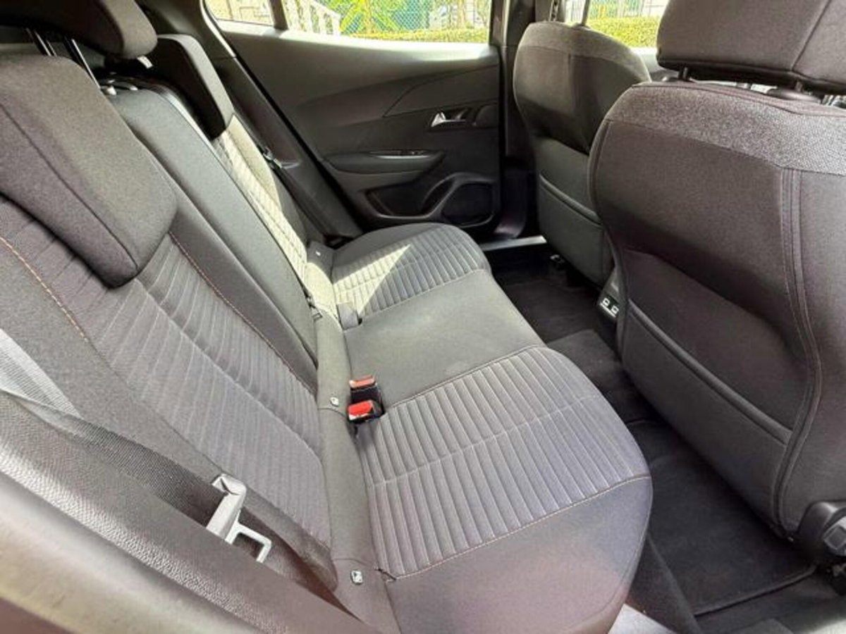Peugeot 2008 PureTech 130 S&S EAT8 Allure Pack (16)