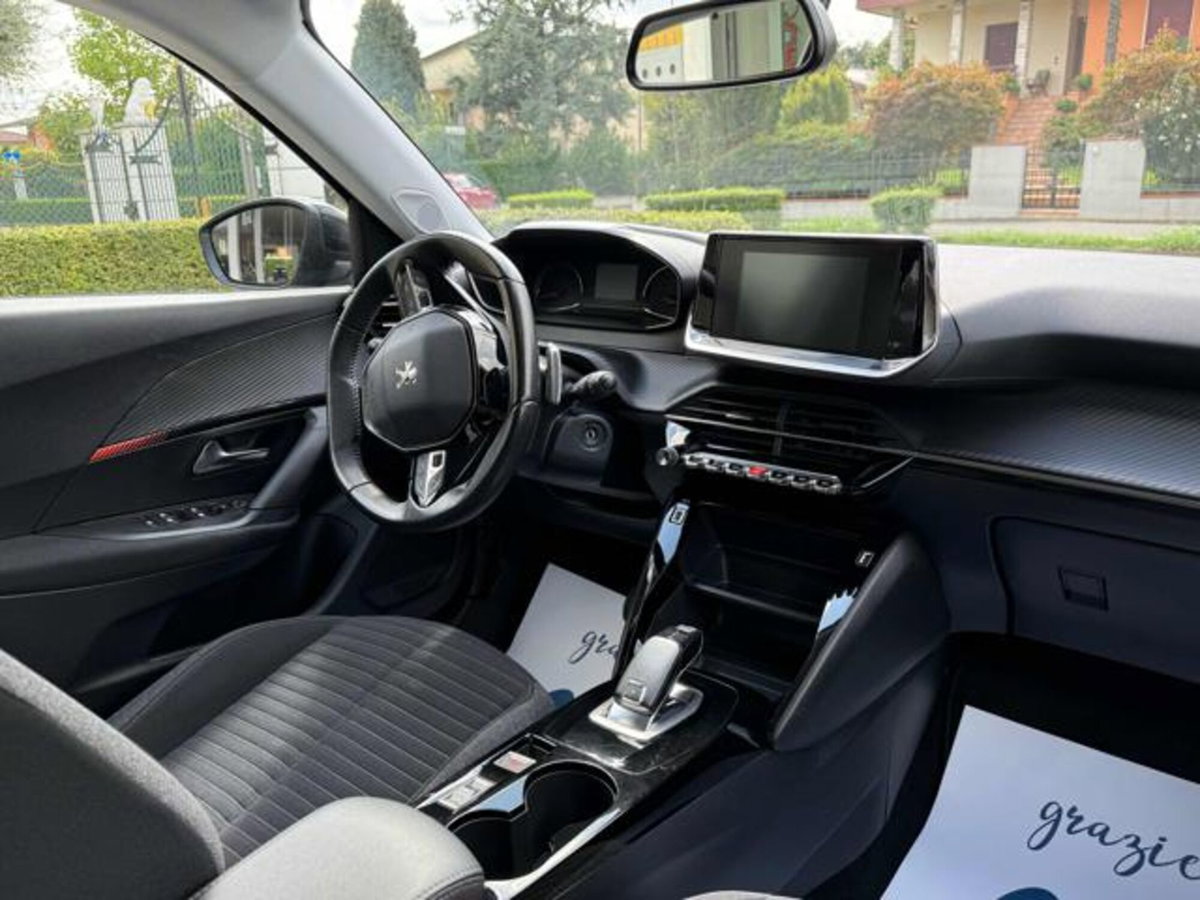 Peugeot 2008 PureTech 130 S&S EAT8 Allure Pack (17)
