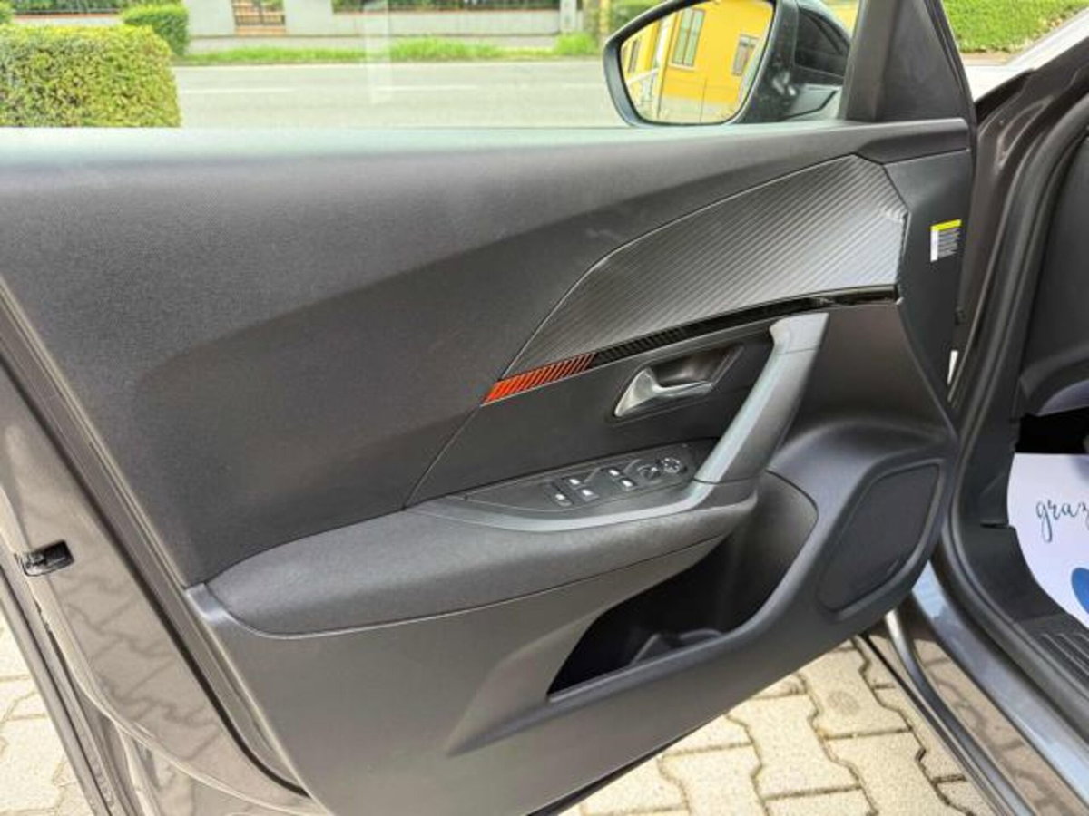 Peugeot 2008 PureTech 130 S&S EAT8 Allure Pack (9)