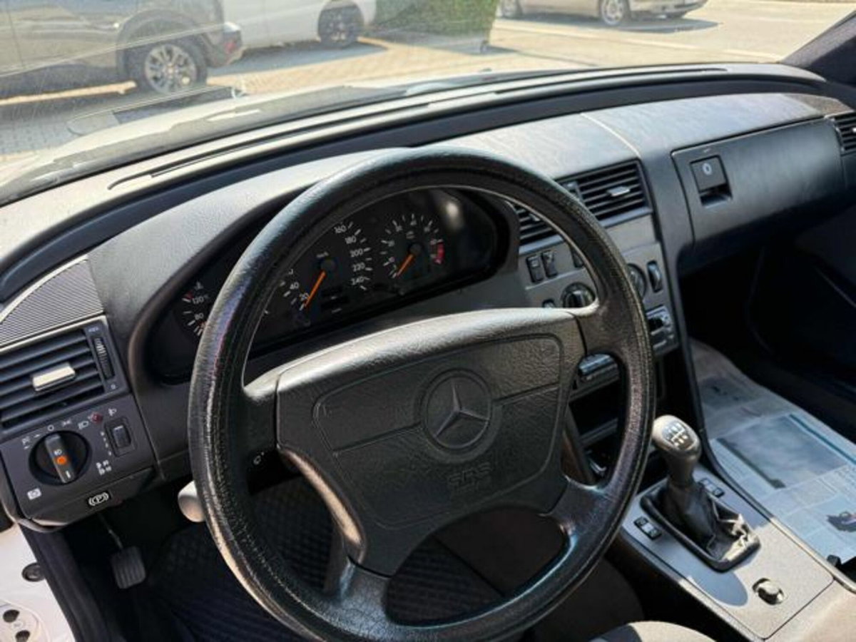 Mercedes-Benz Classe C 180 cat Classic (11)