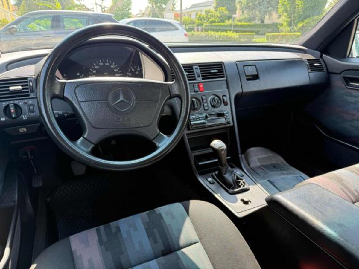 Mercedes-Benz Classe C 180 cat Classic (13)