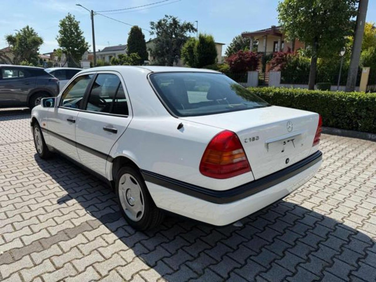 Mercedes-Benz Classe C 180 cat Classic (2)