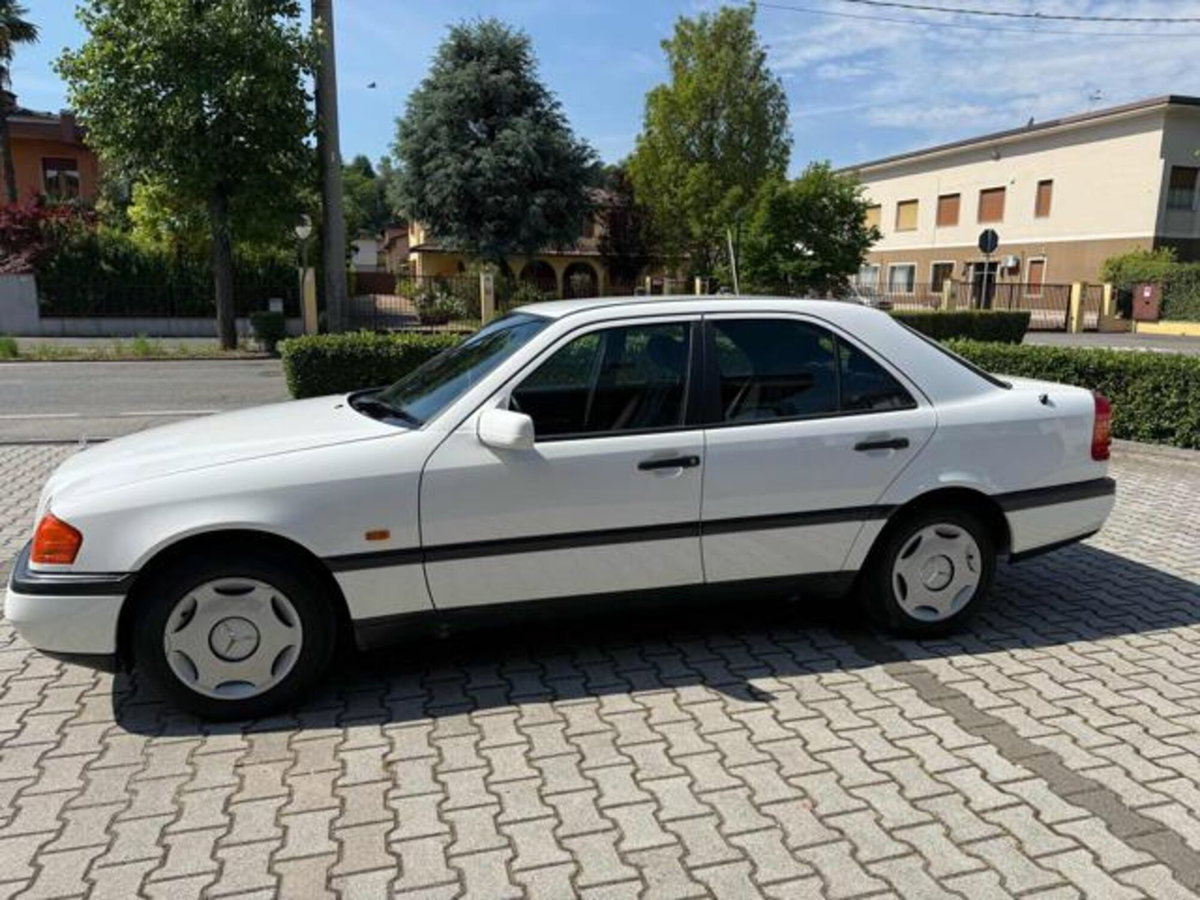 Mercedes-Benz Classe C 180 cat Classic (3)