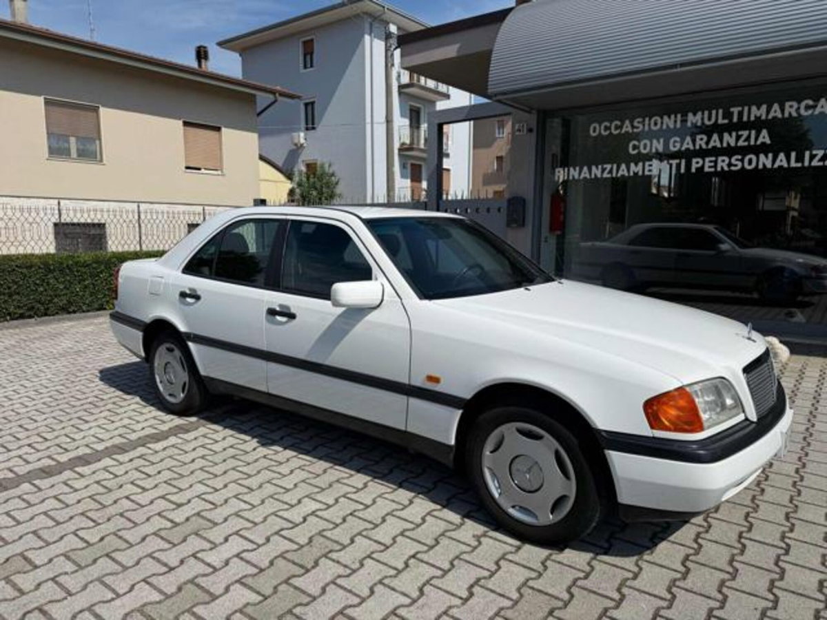 Mercedes-Benz Classe C 180 cat Classic (6)