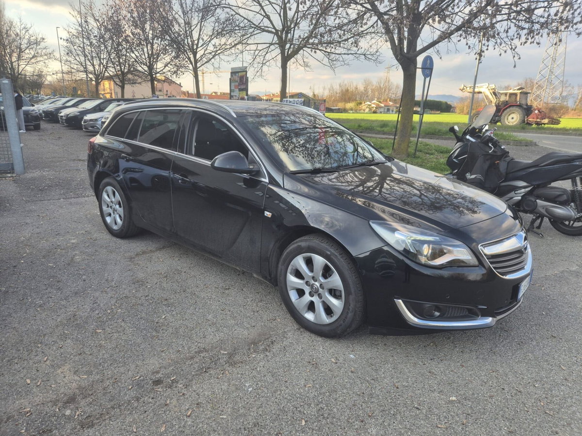 Opel Insignia Station Wagon CDTI 170CV Sports aut. Cosmo (2)