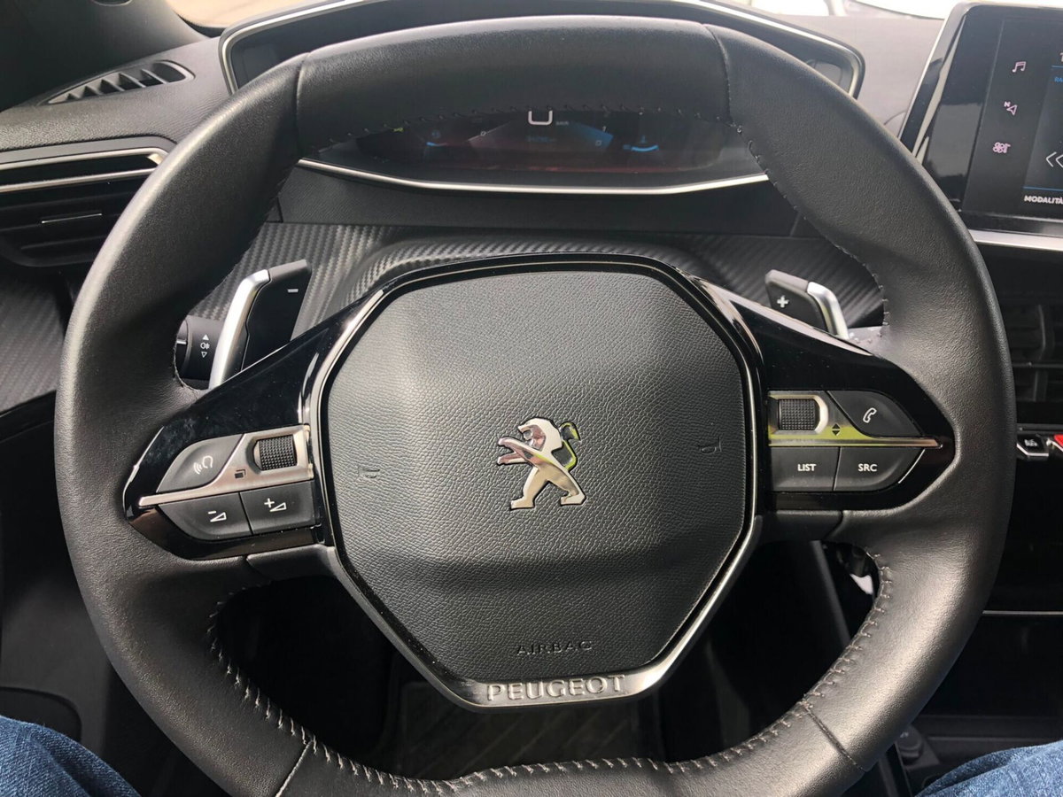 Peugeot 2008 BlueHDi 130 S&S EAT8 Allure Pack (10)