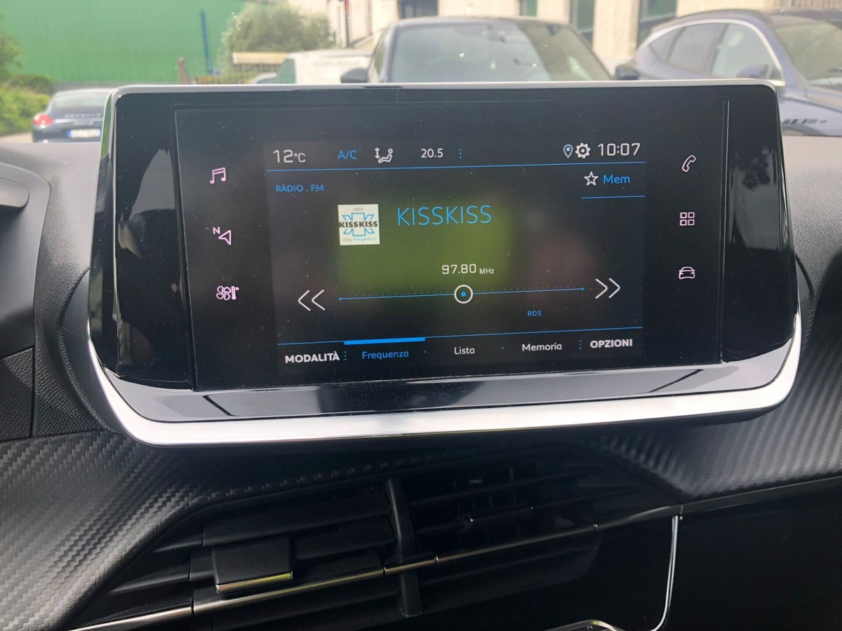 Peugeot 2008 BlueHDi 130 S&S EAT8 Allure Pack (12)