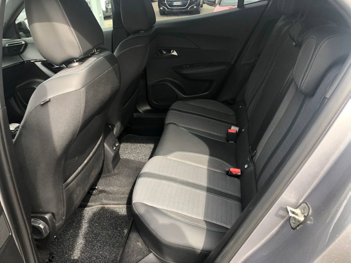 Peugeot 2008 BlueHDi 130 S&S EAT8 Allure Pack (14)