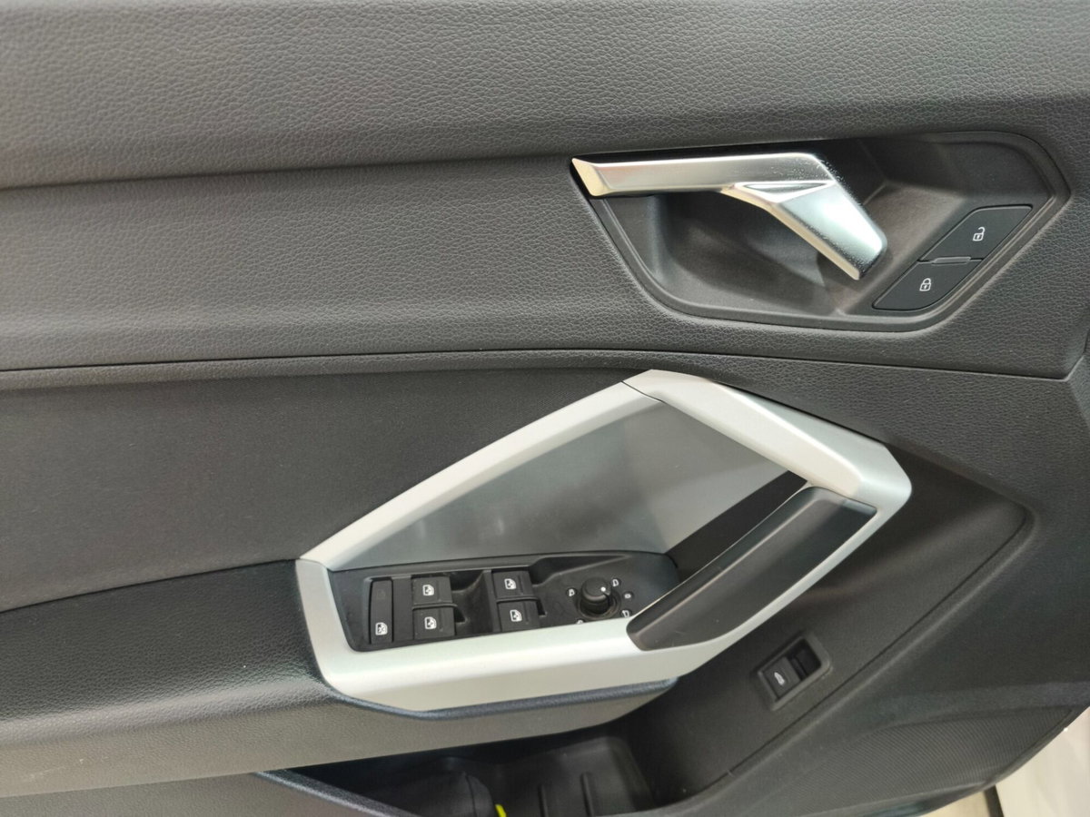 Audi Q3 35 TDI quattro S tronic Business (10)