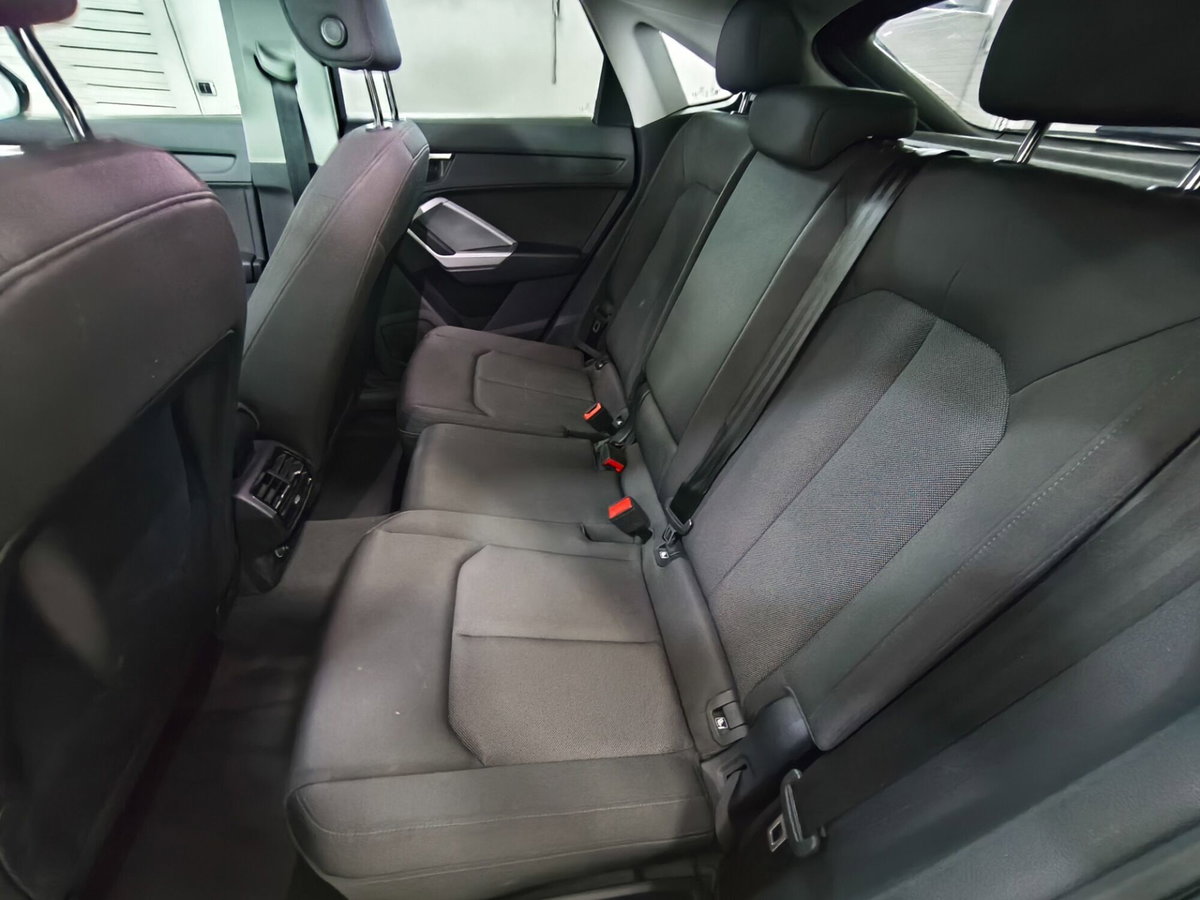 Audi Q3 35 TDI quattro S tronic Business (12)