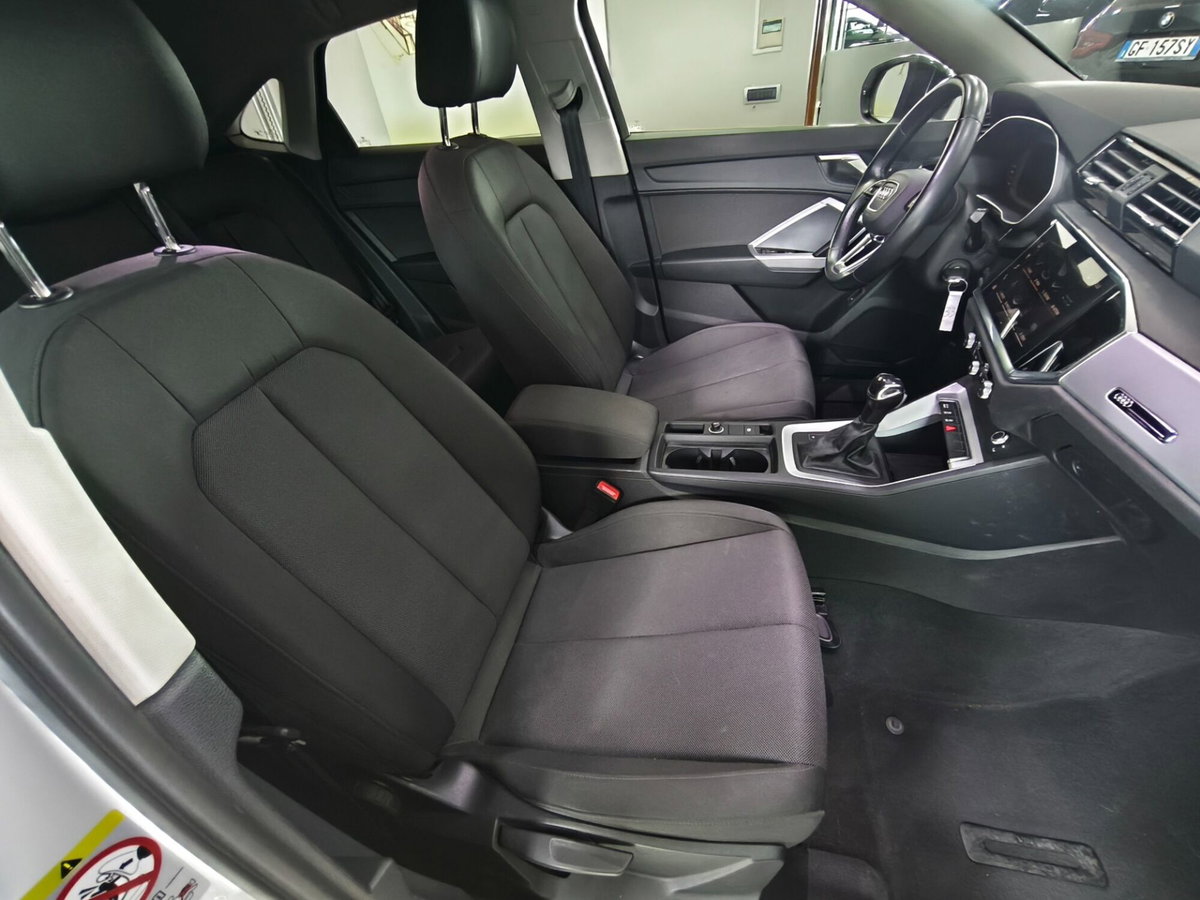 Audi Q3 35 TDI quattro S tronic Business (14)