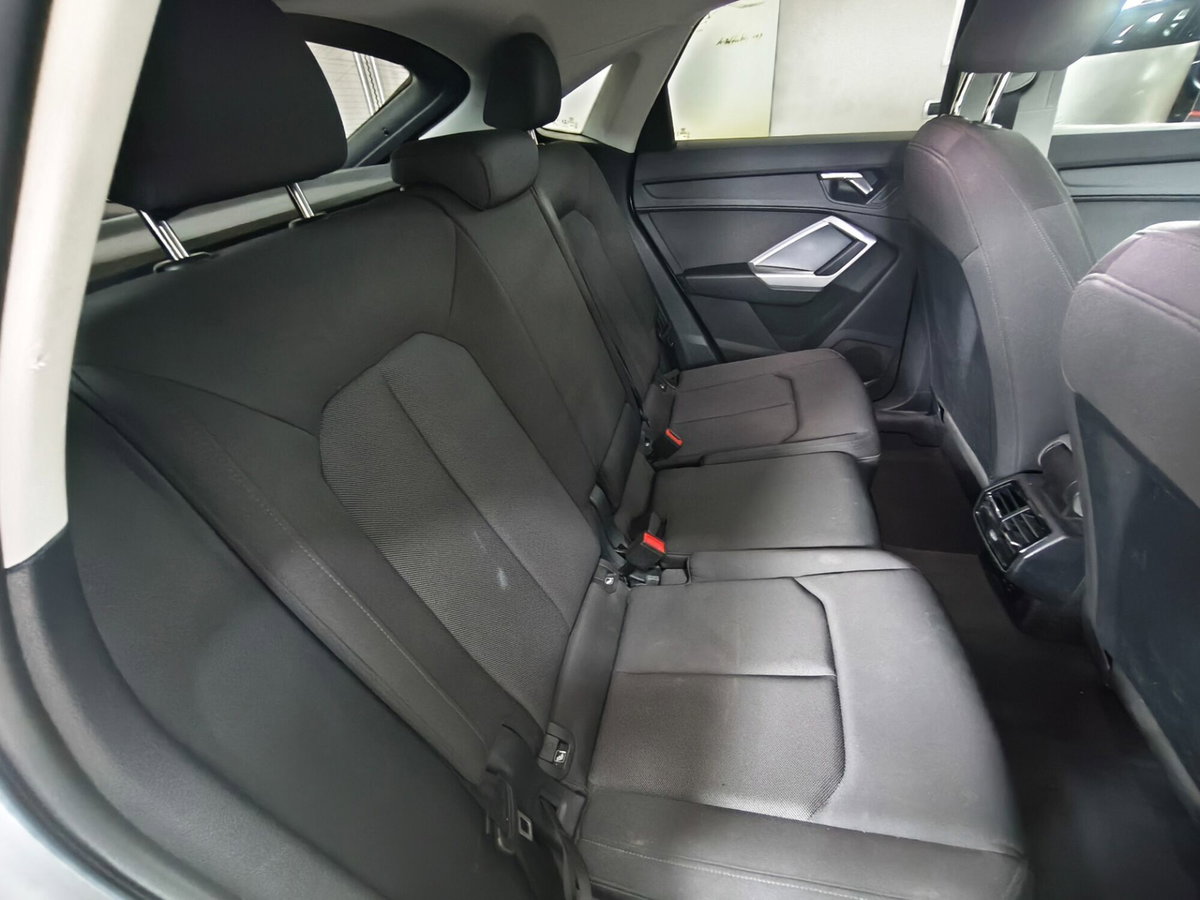 Audi Q3 35 TDI quattro S tronic Business (15)