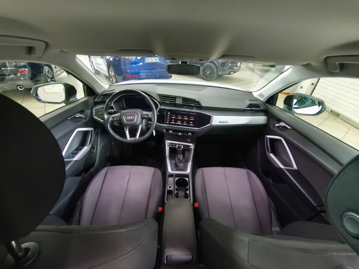 Audi Q3 35 TDI quattro S tronic Business (16)