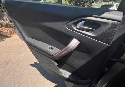 Peugeot 2008 e-HDi 92 CV Stop&Start Active (11)