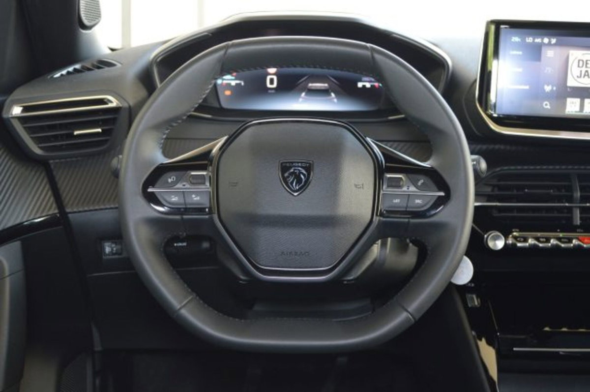 Peugeot 2008 1.2 puretech Allure s&s 100cv (10)