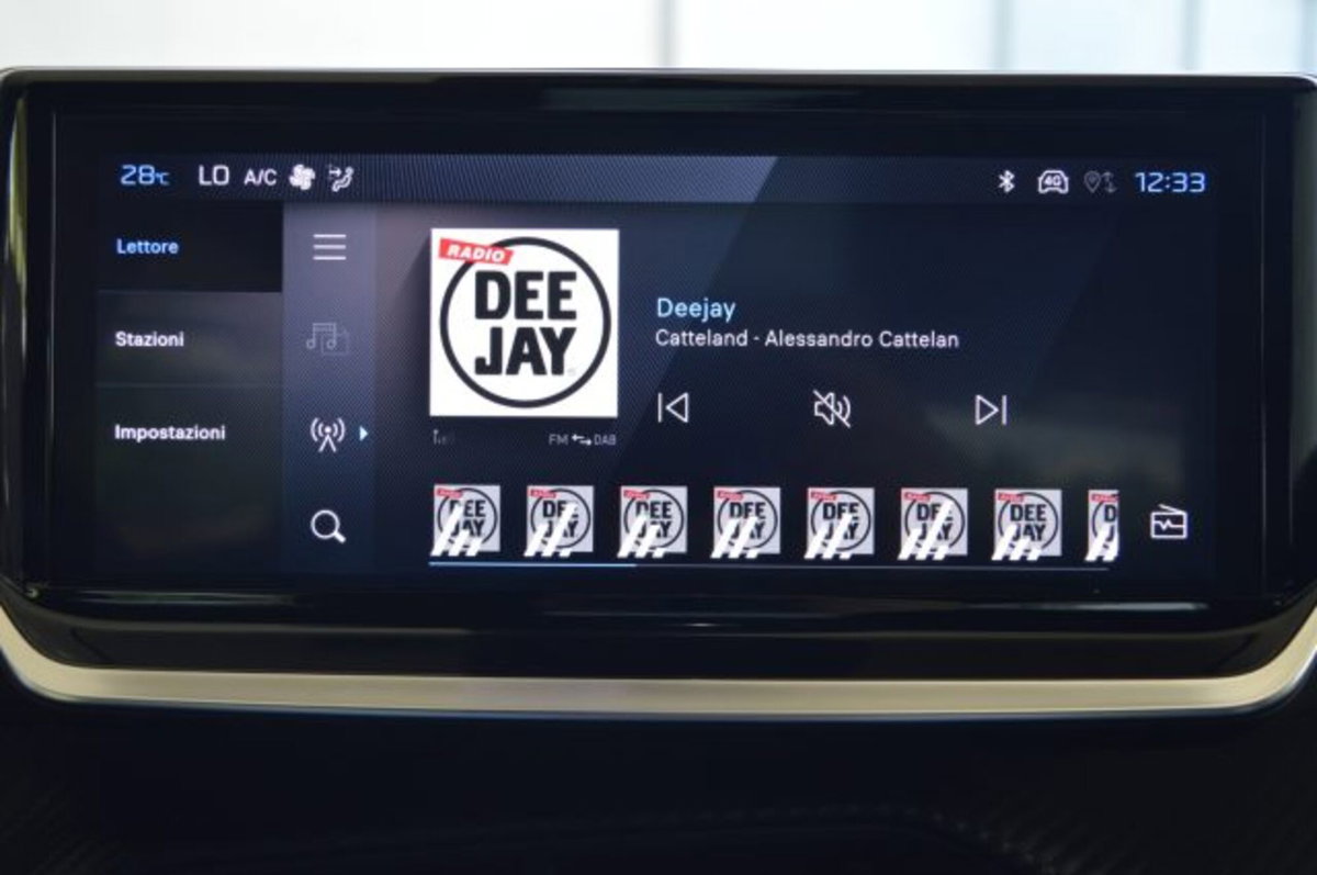Peugeot 2008 1.2 puretech Allure s&s 100cv (16)
